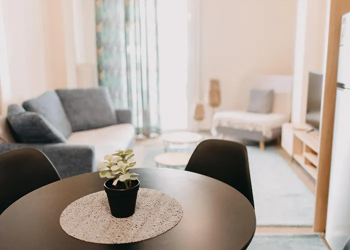 House, Deck Aprtm., Old Port Of