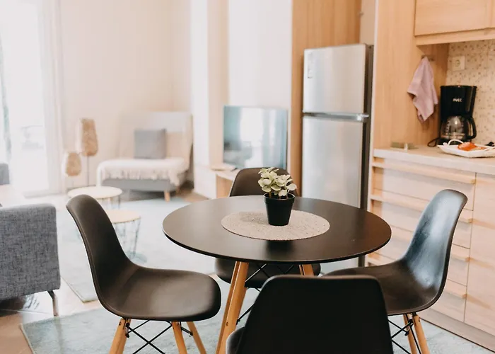 House, Deck Aprtm., Old Port Of *