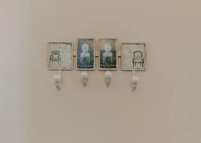 House, Deck Aprtm., Old Port Of *